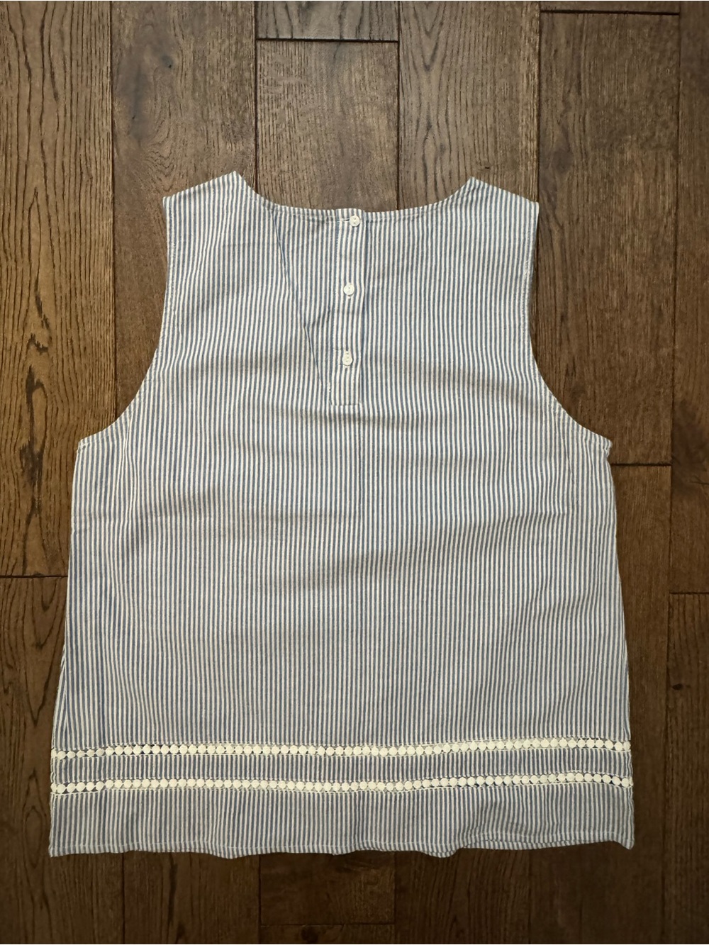 Banana Republic Blue and White Striped Seersucker Sleeveless Top - Picture 4 of 6